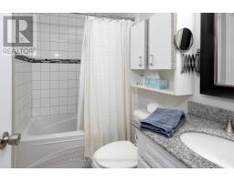 63 WALMER GARDENS - 23