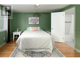 63 WALMER GARDENS - 24