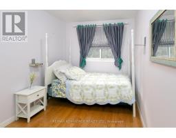63 WALMER GARDENS - 26
