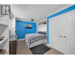 47 PATIENCE CRESCENT - 16