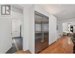 930 WELLINGTON STREET - 19