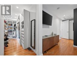 930 WELLINGTON STREET - 26