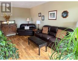 9 SPEIGHT CRESCENT - 3