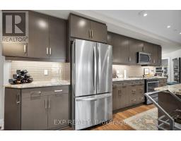 709 - 260 VILLAGEWALK BOULEVARD - 20