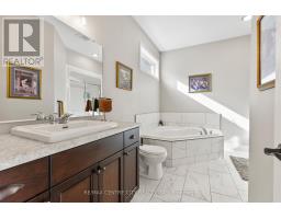 18 MUIRFIELD DRIVE - 14