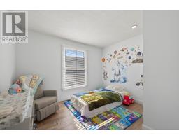 17 - 405 EVERGLADE CRESCENT - 43