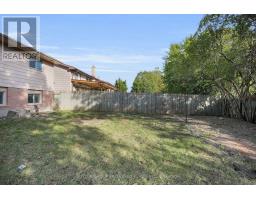 4 CORINTH COURT - 32