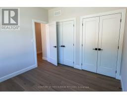 22 - 430 HEAD STREET N - 10