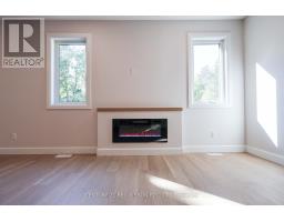 22 - 430 HEAD STREET N - 16