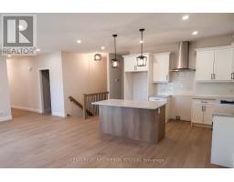 22 - 430 HEAD STREET N - 18