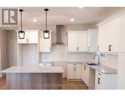 22 - 430 HEAD STREET N - 19