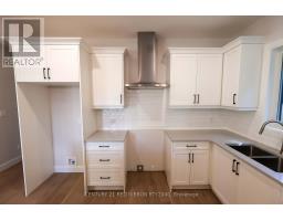 22 - 430 HEAD STREET N - 21