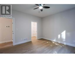 22 - 430 HEAD STREET N - 26