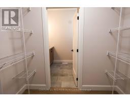 22 - 430 HEAD STREET N - 27