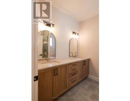 22 - 430 HEAD STREET N - 28