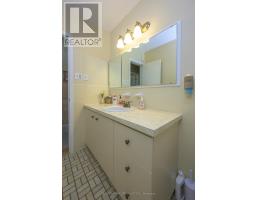 55 MAXWELL CRESCENT - 35