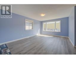 212 EWART STREET SW - 4