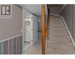 63 WALMER GARDENS - 38