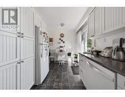 14 STIRLING CRESCENT - 12