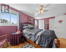 14 STIRLING CRESCENT - 16