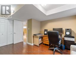 28 SCOURFIELD DRIVE - 31