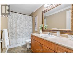 28 SCOURFIELD DRIVE - 32