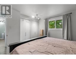 66 WELLESLEY CRESCENT - 15