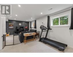 66 WELLESLEY CRESCENT - 31
