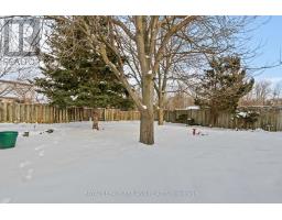 124 FAIRCHILD CRESCENT - 35