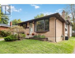 38 BARRETT CRESCENT - 5