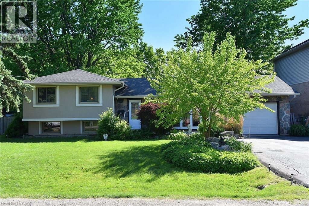 18 DENNIS Avenue, Waterdown