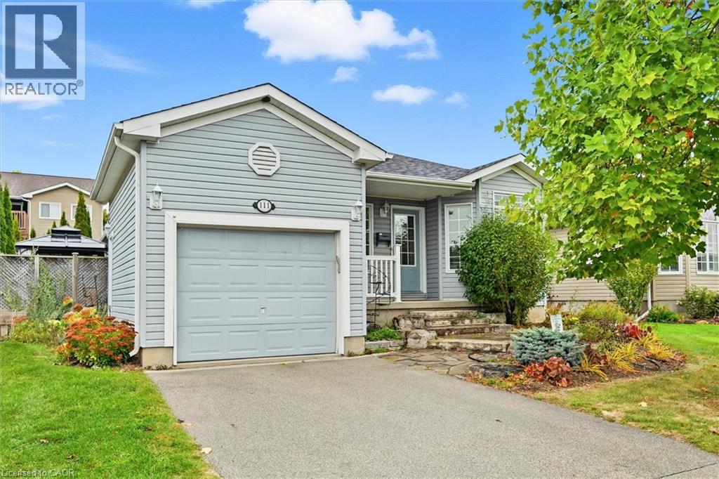 111 GRACEHILL Crescent, Freelton