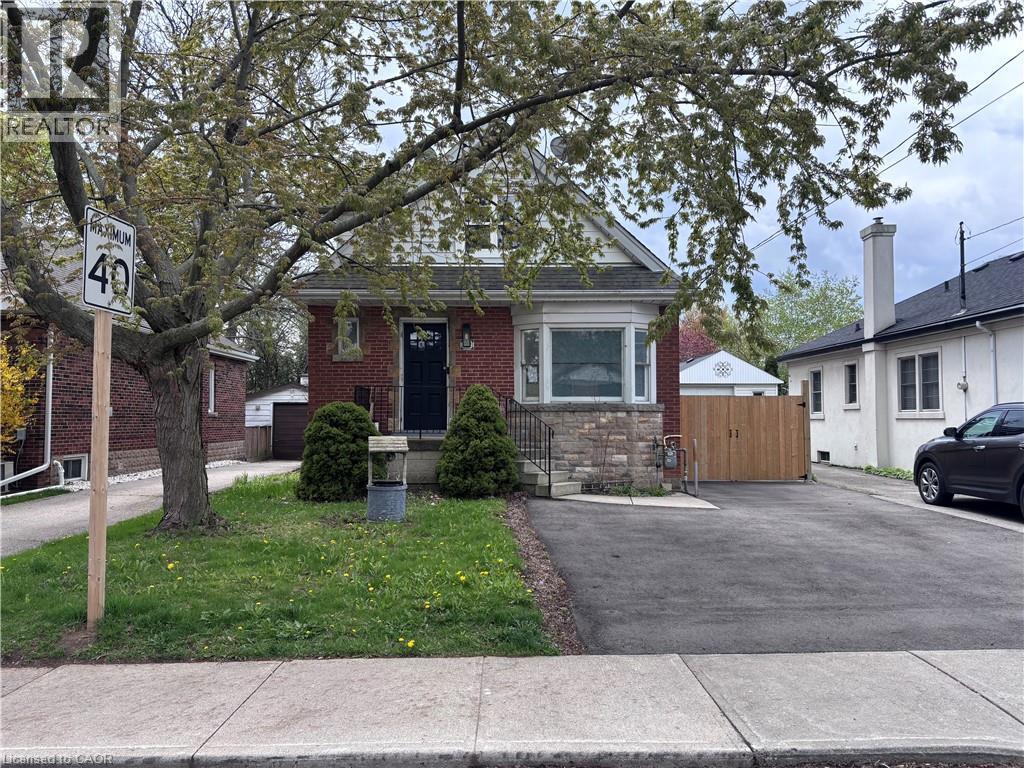 122 QUEENSDALE Avenue E, Hamilton