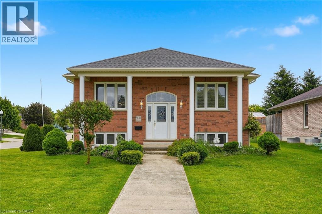 900 BOYD Avenue, Listowel