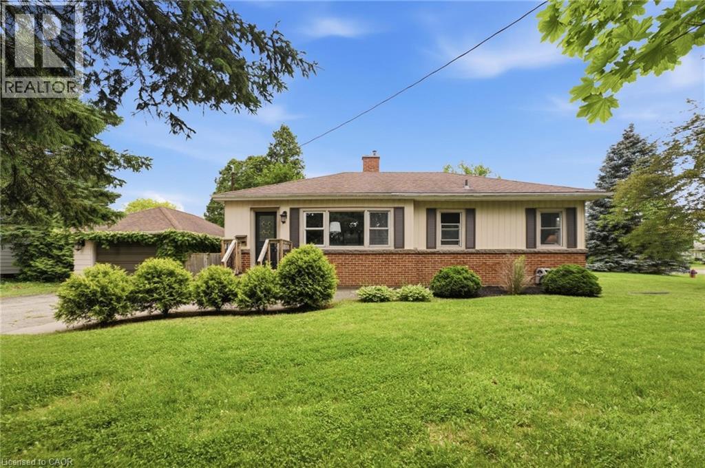 16 CARRINGTON Court, Ancaster