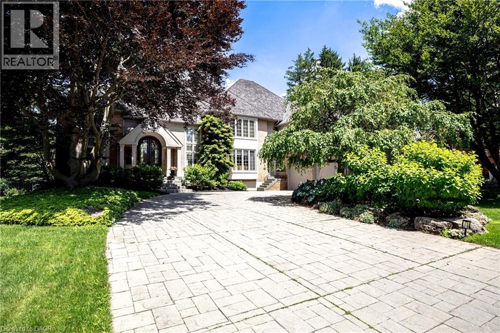 15 PEPPERTREE Crescent, Ancaster