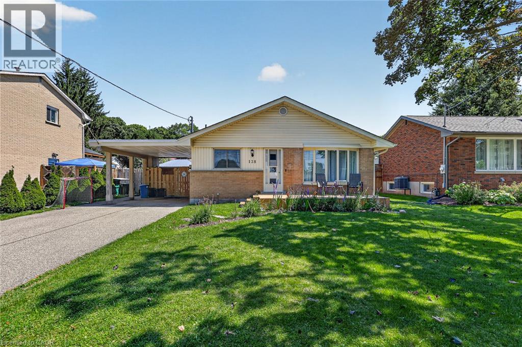 138 LYNDALE Crescent, Woodstock