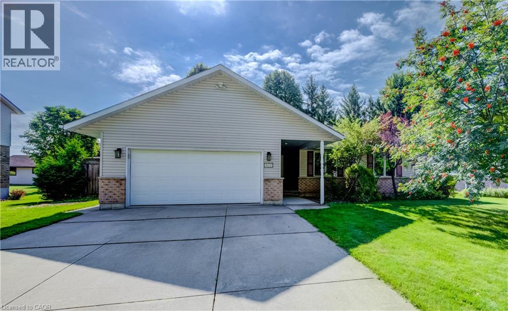 910 WALTON Avenue N, Listowel