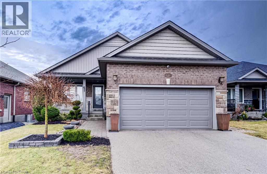 130 BRIDGE Crescent, Minto