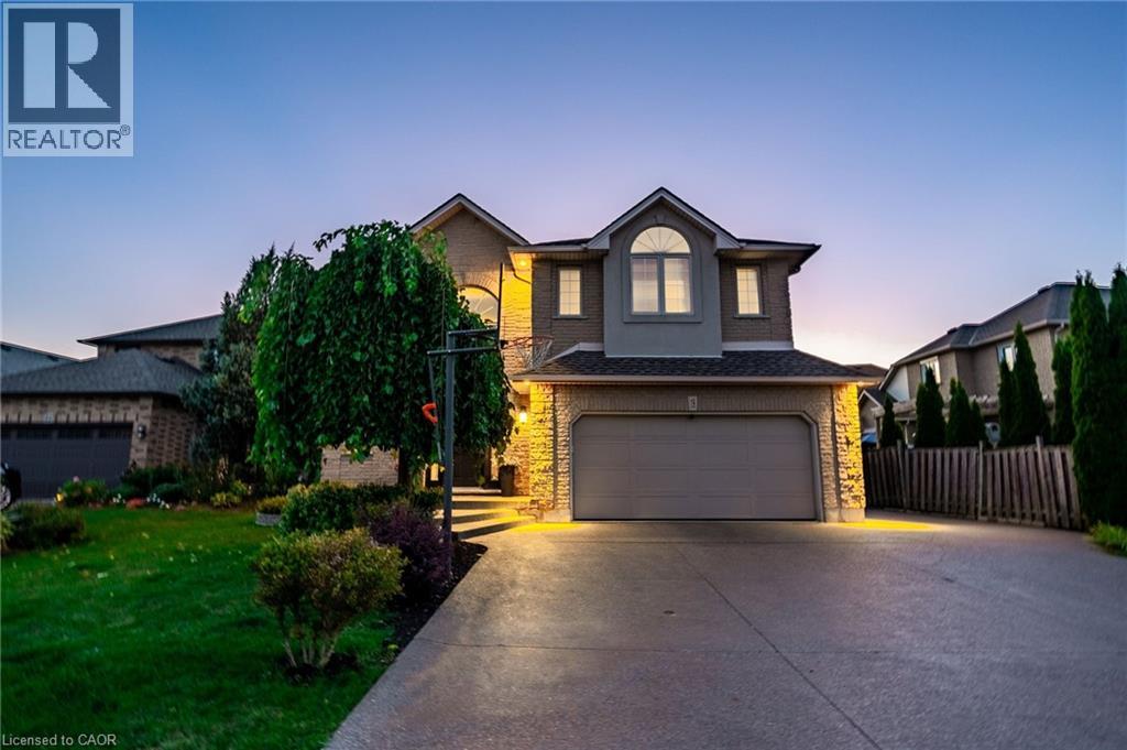 18 KONSTANTINE Court, Hamilton