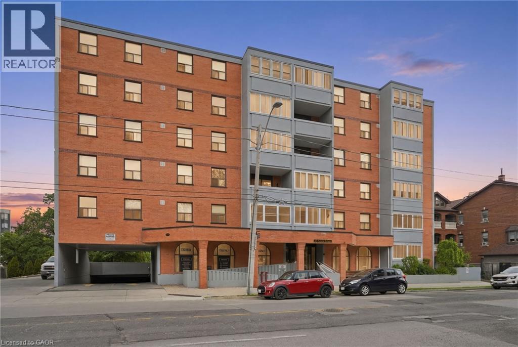 23 MAIN Street UnitNo. 404, Dundas