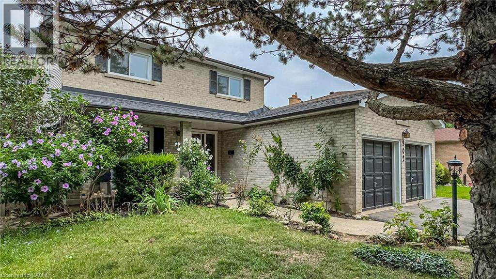 302 RANDALL Crescent, Milton