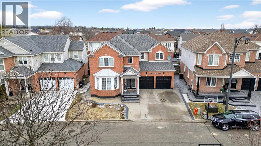 207 ARTHUR FACH Drive, Cambridge