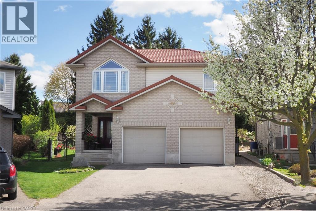 40 DINEEN Court, Kitchener