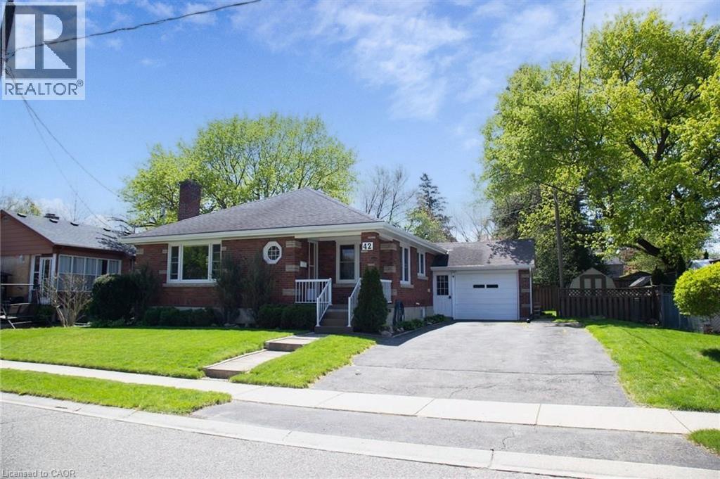42 HAWTHORNE Avenue, Simcoe