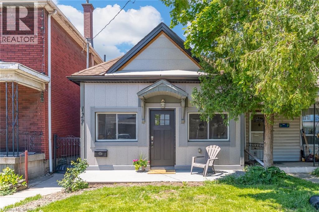 127 BARNESDALE Avenue N, Hamilton