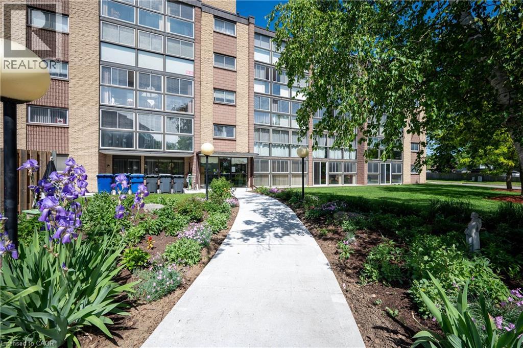400 CHAMPLAIN Boulevard UnitNo. 105, Cambridge