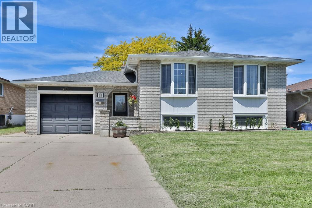 11 LYNWOOD Drive, Stoney Creek