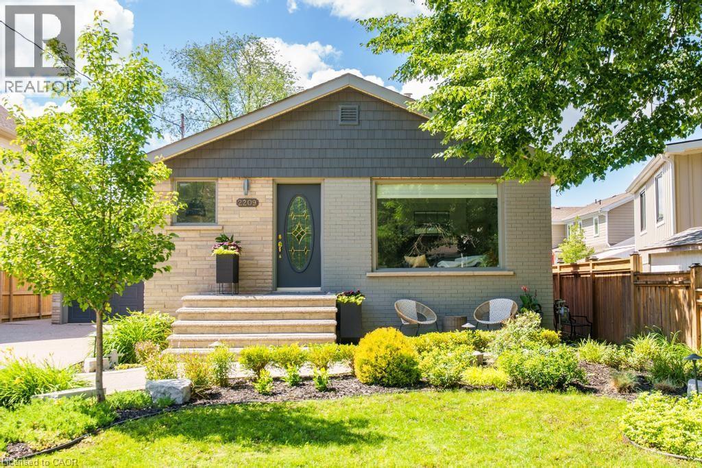 2209 CAROLINE Street, Burlington