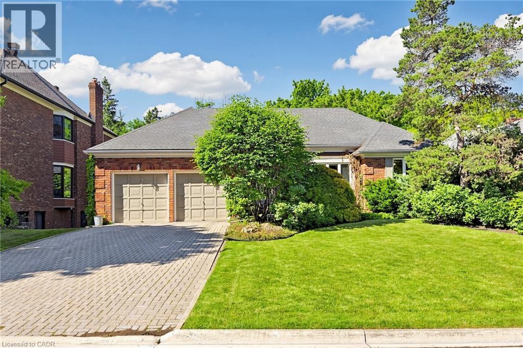 17 FLANDERS Drive, Waterdown